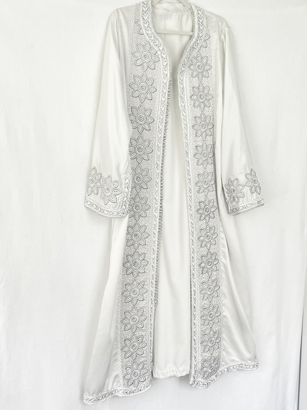 Vintage Caftan / Duster heavily embroidered floral pattern white ivory metallic
